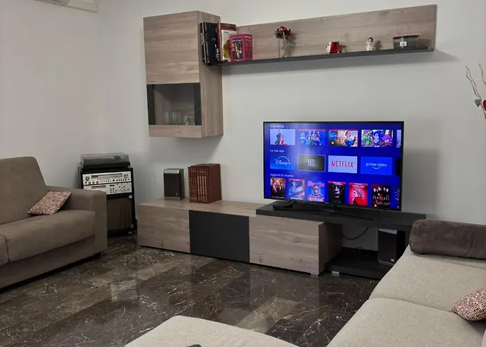 Chez Regina, Feel At Home! * ميستر